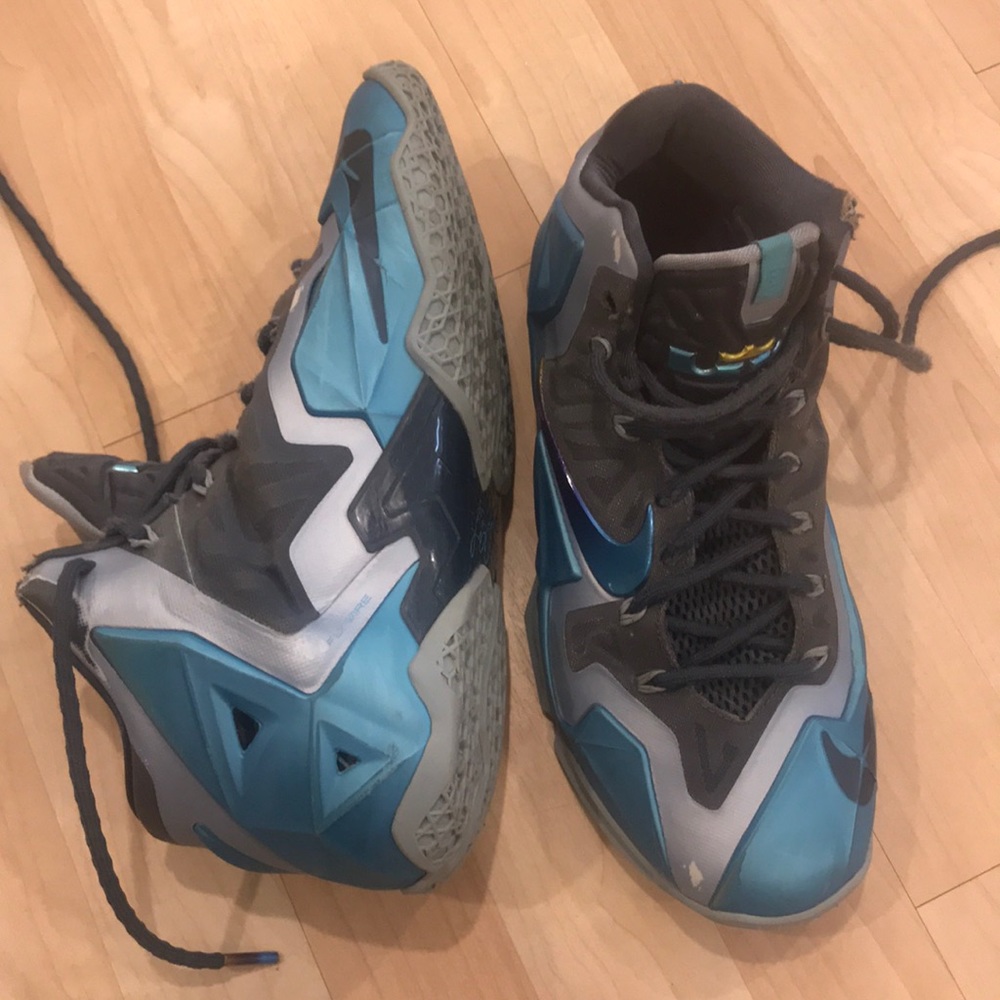 Nike Lebrun 11 Basketball Shoes